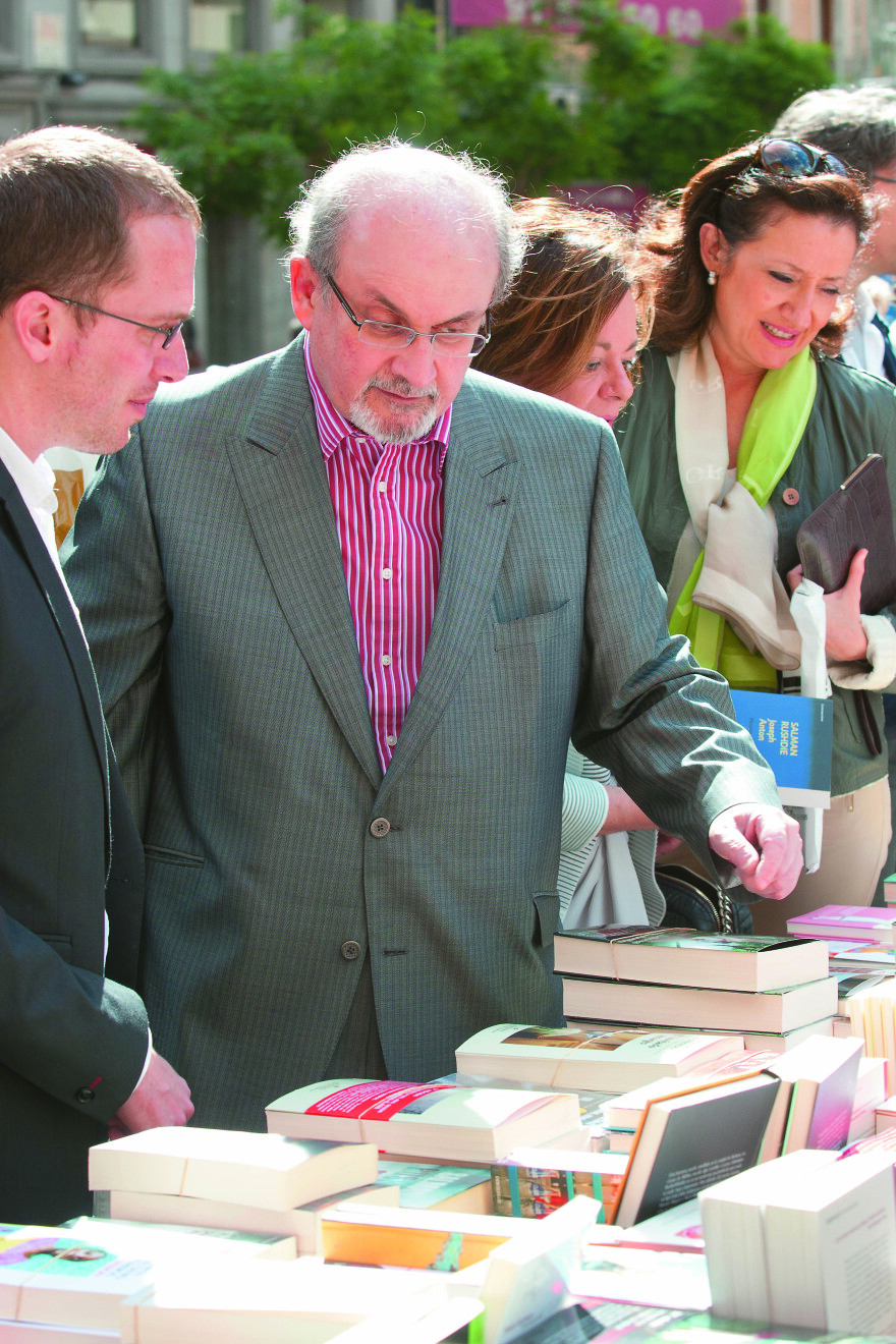 Οι «Σατανικοί στίχοι» έγιναν πάλι best seller μετά την απόπειρα δολοφονίας