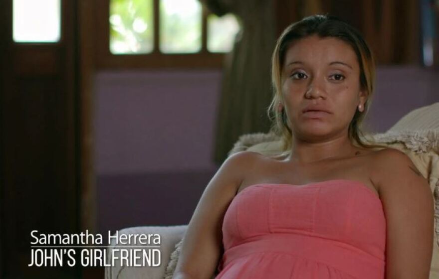 O Τζον Μακάφι σκηνοθέτησε τον θάνατό του και «ζει στο Τέξας», λέει η πρώην φίλη του