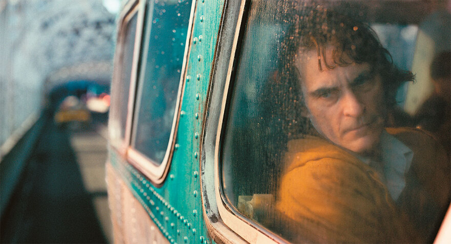 Χοακίν Φίνιξ: Τα εφιαλτικά χρόνια σε αίρεση και η μεγάλη επιστροφή στον Τζόκερ