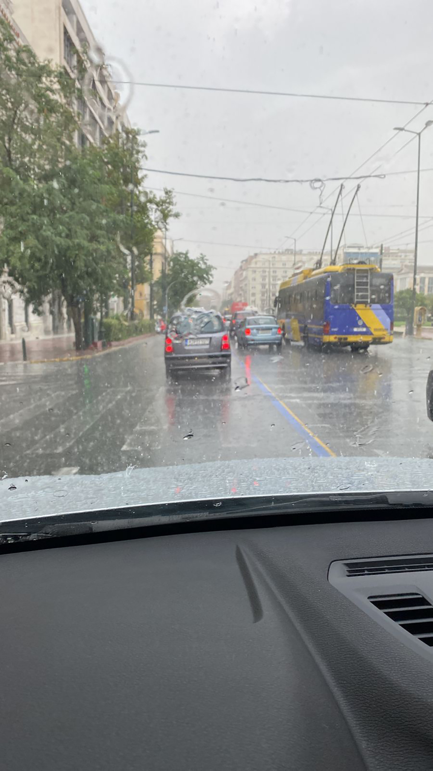 Σαρωτική επέλαση της κακοκαιρίας - Πού θα «χτυπήσει» τις επόμενες ώρες, τα προβλήματα σε όλη τη χώρα