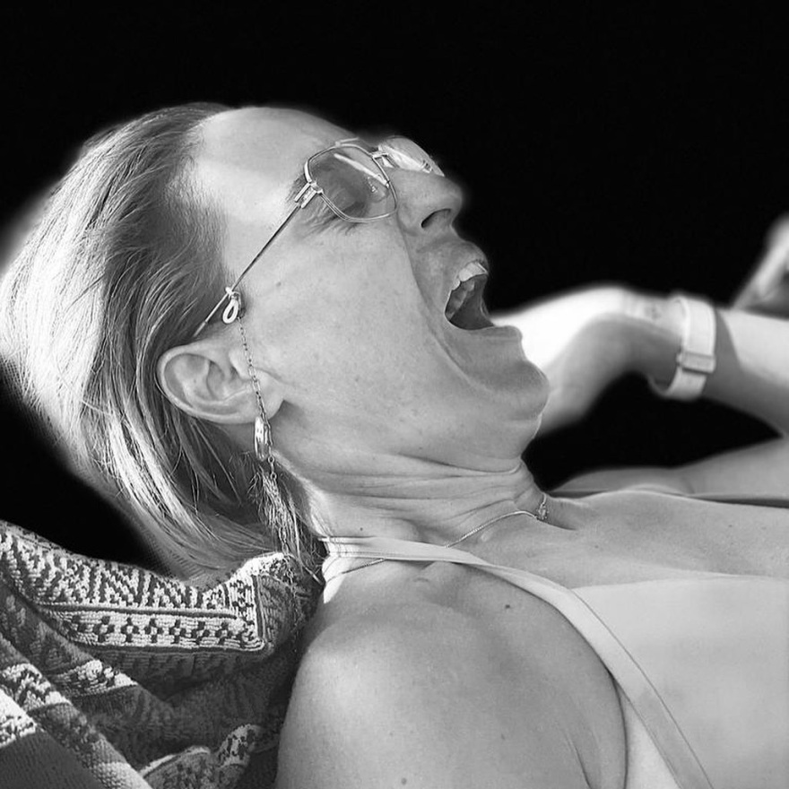 Ελεονώρα Μελέτη: Δημοσίευσε φωτογραφίες που την τράβηξε κρυφά ο άνδρας της