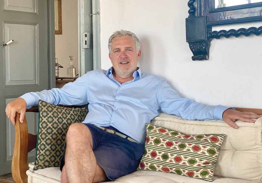 Χρήστος Ζαμπούνης: Ο κυνηγός των χαμένων καλών τρόπων