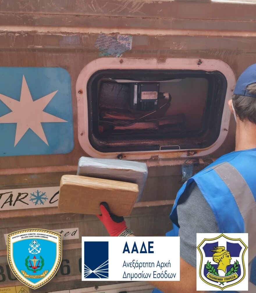 Κοκαΐνη αξίας 2,3 εκατ. ευρώ εντοπίστηκε και κατασχέθηκε στον Πειραιά - Δείτε βίντεο