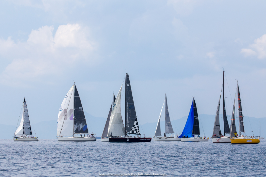 Οι Ολυμπιονίκες Μάντης - Καγιαλής προηγούνται στον ιστιοπλοϊκό αγώνα Άνδρου