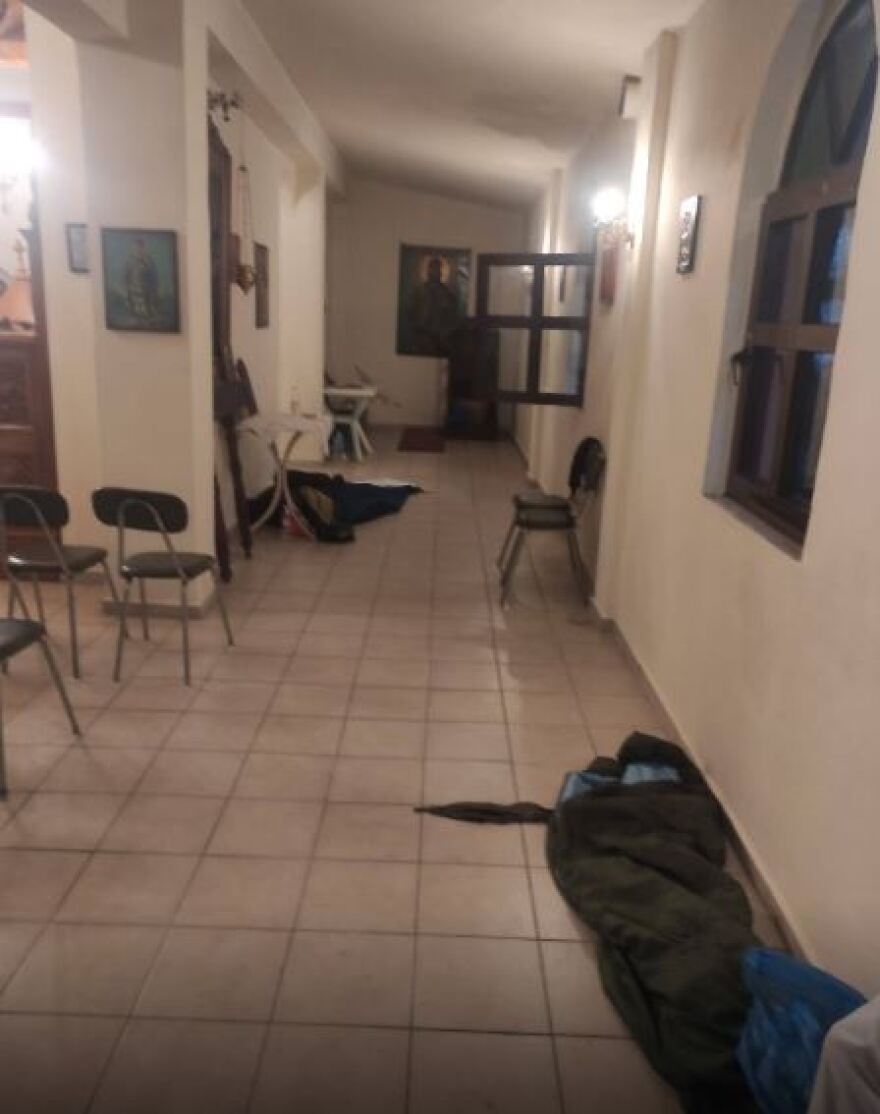 Τουρίστες... κατασκήνωσαν σε ναό της Σαμοθράκης - Φωτογραφίες 