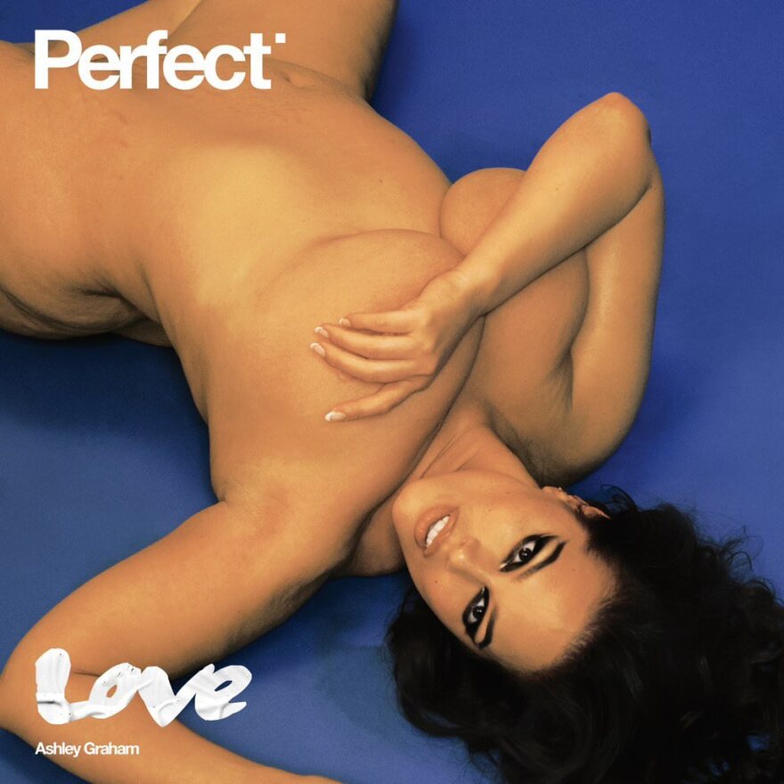 Άσλεϊ Γκράχαμ: Ποζάρει γυμνή για εξώφυλλο περιοδικού και λέει «όχι» στο ρετούς