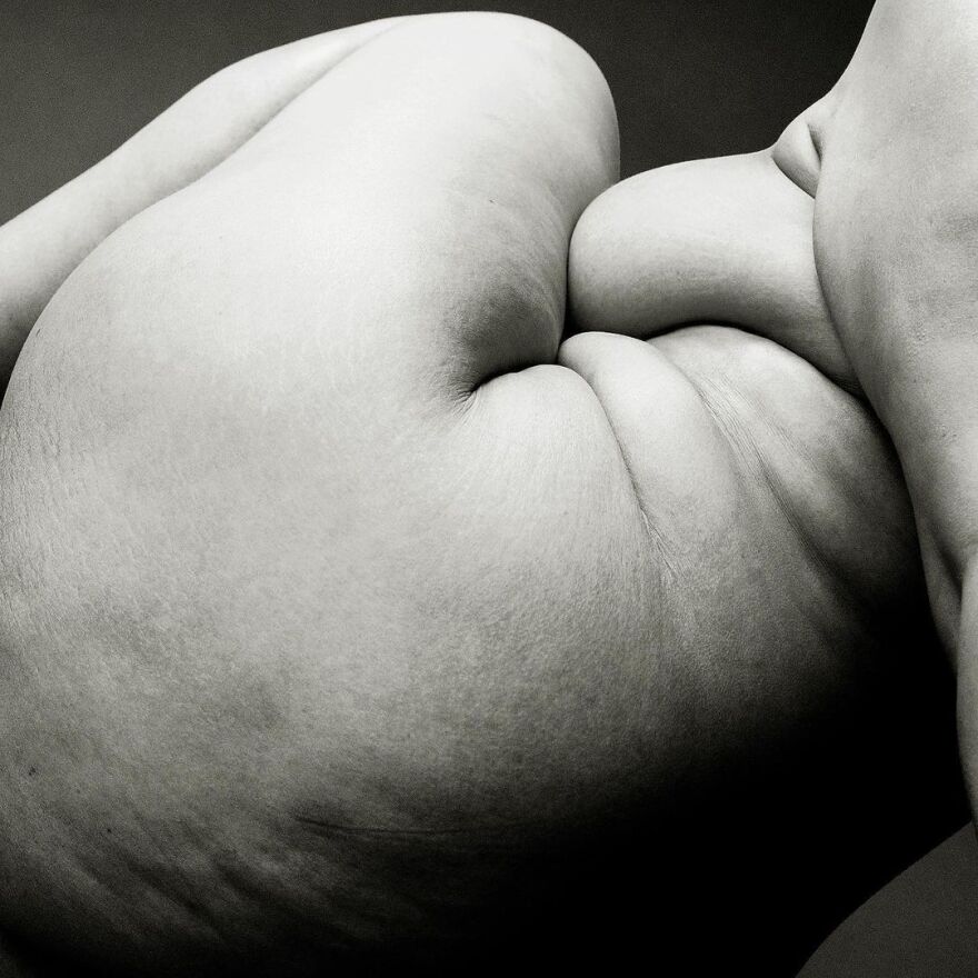 Άσλεϊ Γκράχαμ: Ποζάρει γυμνή για εξώφυλλο περιοδικού και λέει «όχι» στο ρετούς