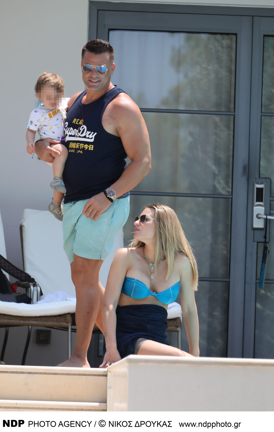 Κώστας Σόμμερ και Βαλεντίνη Παπαδάκη: Το ζευγάρι βρίσκεται μαζί με τον γιo τους στη Ρόδο 