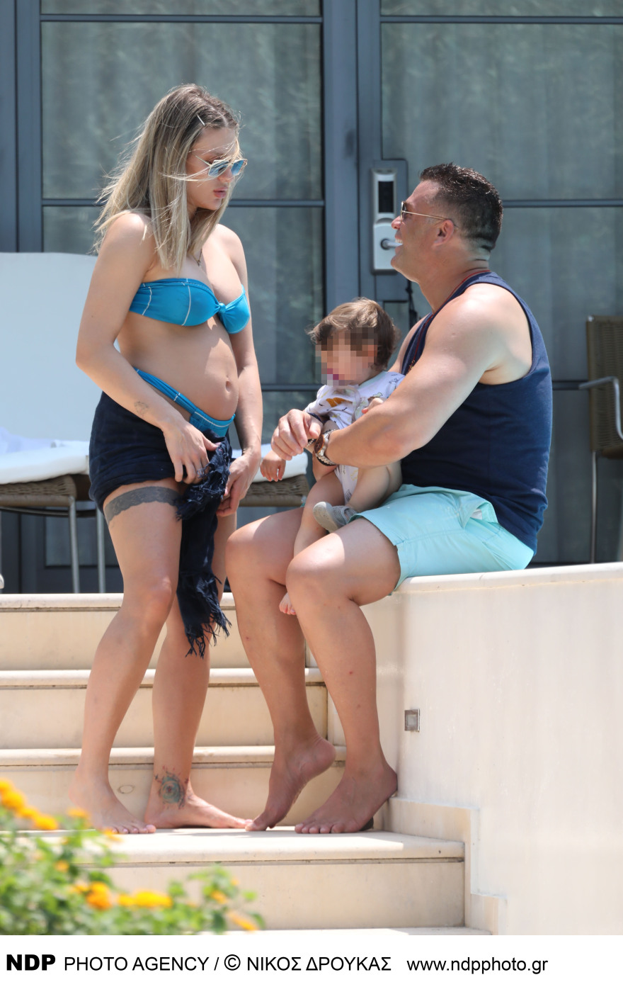 Κώστας Σόμμερ και Βαλεντίνη Παπαδάκη: Το ζευγάρι βρίσκεται μαζί με τον γιo τους στη Ρόδο 