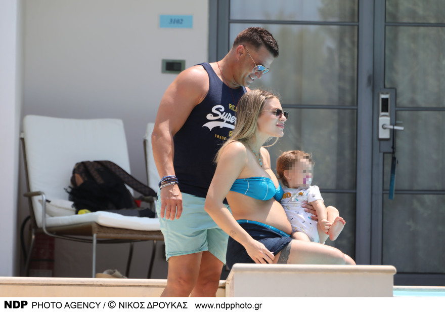 Κώστας Σόμμερ και Βαλεντίνη Παπαδάκη: Το ζευγάρι βρίσκεται μαζί με τον γιo τους στη Ρόδο 