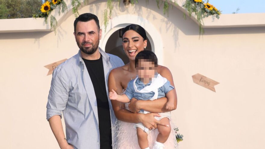 Γιώργος Παπαδόπουλος: Ο τραγουδιστής βάφτισε τον γιο του 