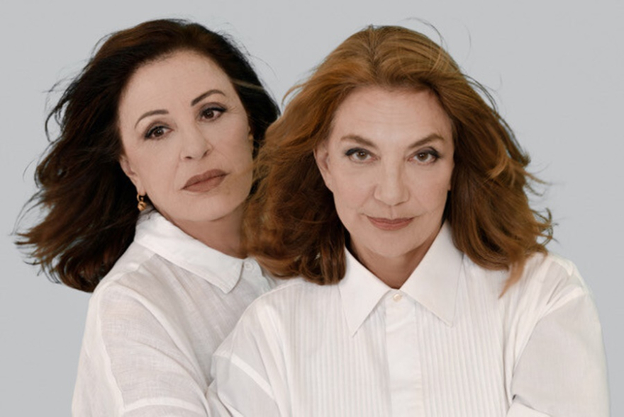 Χάρις Αλεξίου: Μάς ταξιδεύει στον χαμένο παράδεισο της Μικράς Ασίας μέσα από μια παράσταση