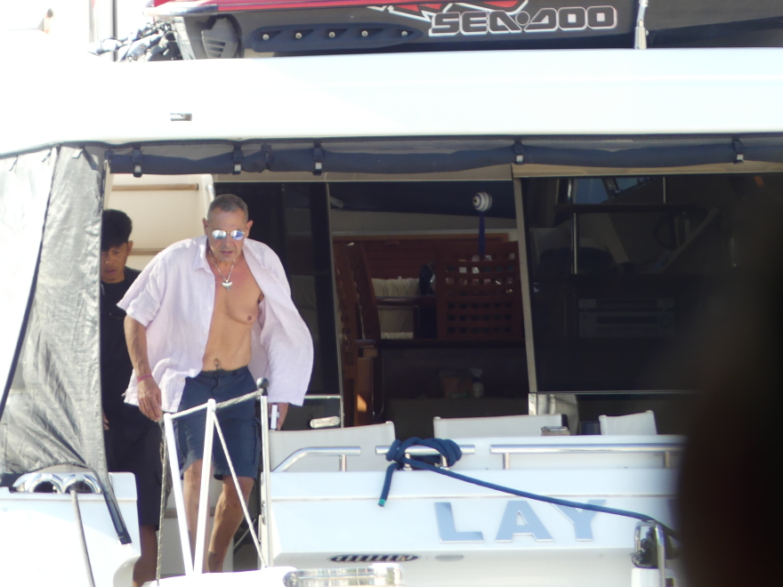 Πάνος Καμμένος: Σκαφάτος, αρμενίζει  στο Αιγαίο...