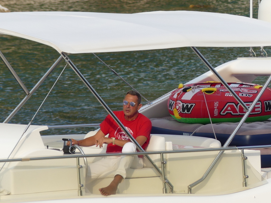 Πάνος Καμμένος: Σκαφάτος, αρμενίζει  στο Αιγαίο...