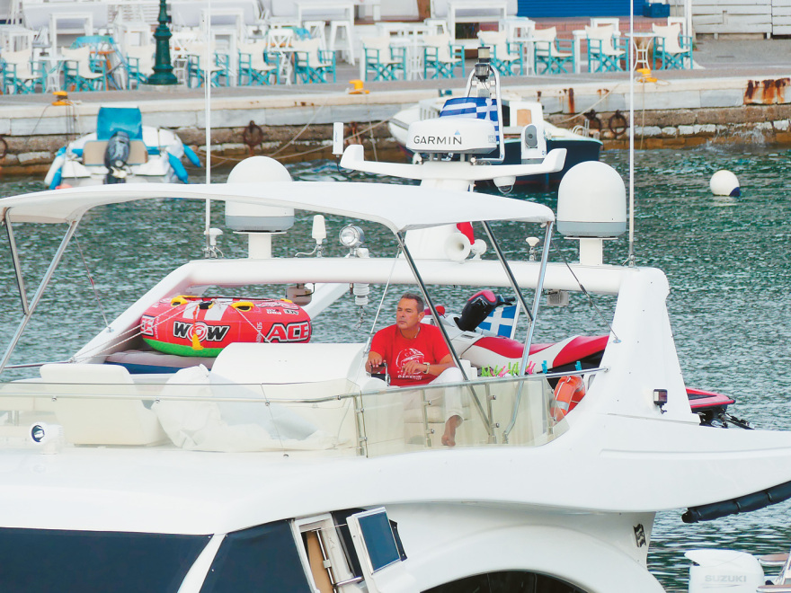 Πάνος Καμμένος: Σκαφάτος, αρμενίζει  στο Αιγαίο...