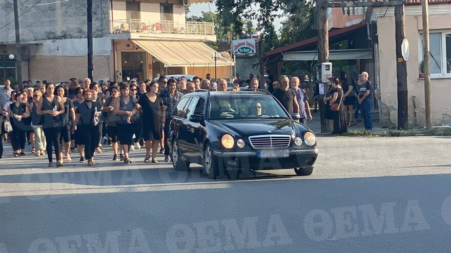 Γονείς, φίλοι και συμμαθητές αποχαιρέτησαν τον 15χρονο που πνίγηκε στη Χαλκιδική  