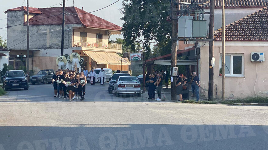 Γονείς, φίλοι και συμμαθητές αποχαιρέτησαν τον 15χρονο που πνίγηκε στη Χαλκιδική  