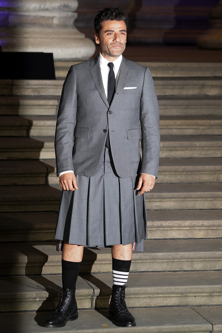 Ο Μπραντ Πιτ έκανε την αρχή και ξαφνικά οι άντρες άρχισαν να φορούν φούστες