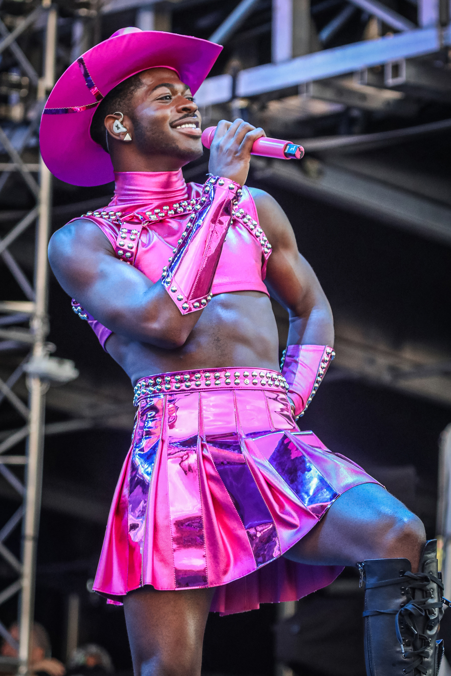 Ο Μπραντ Πιτ έκανε την αρχή και ξαφνικά οι άντρες άρχισαν να φορούν φούστες