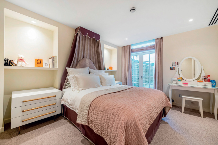 Η Καμίλα Πάρκερ Μπόουλς βγάζει στο σφυρί την έπαυλή της στο Λονδίνο για €12 εκατ. 