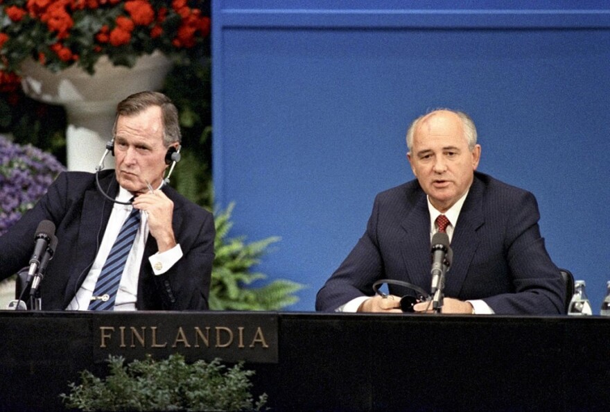 Στην αιωνιότητα περνάει ο Γκορμπατσόφ - Οι παρουσίες και οι ηχηρές απουσίες