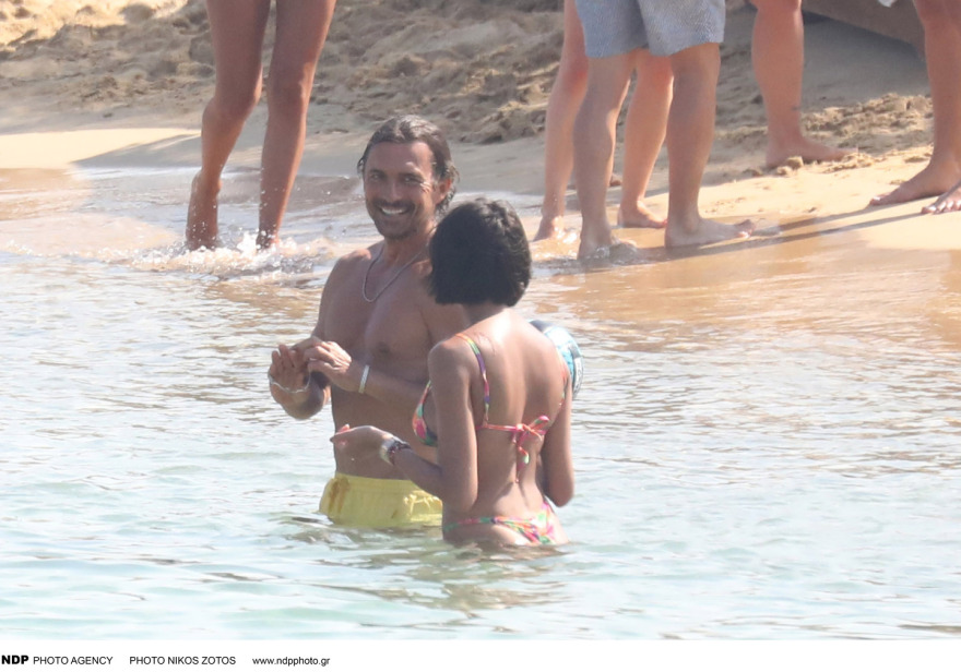 Ο Γουίλιαμ Αμπαντί κάνει διακοπές στη Μύκονο