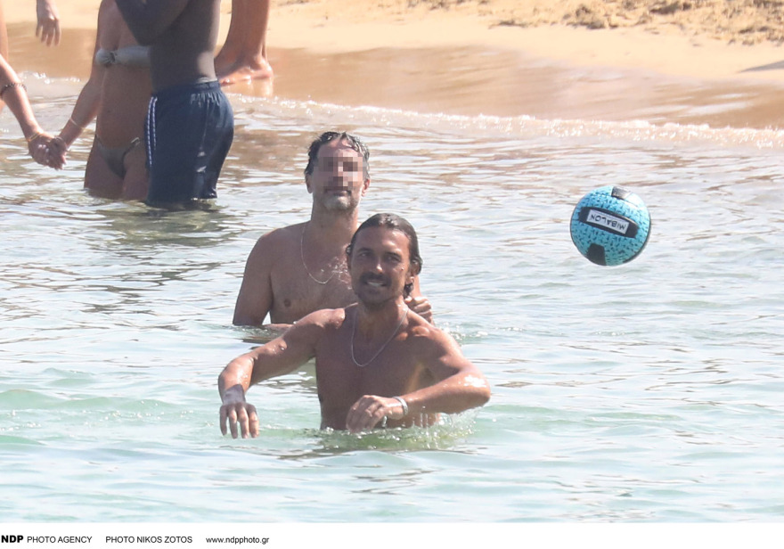 Ο Γουίλιαμ Αμπαντί κάνει διακοπές στη Μύκονο