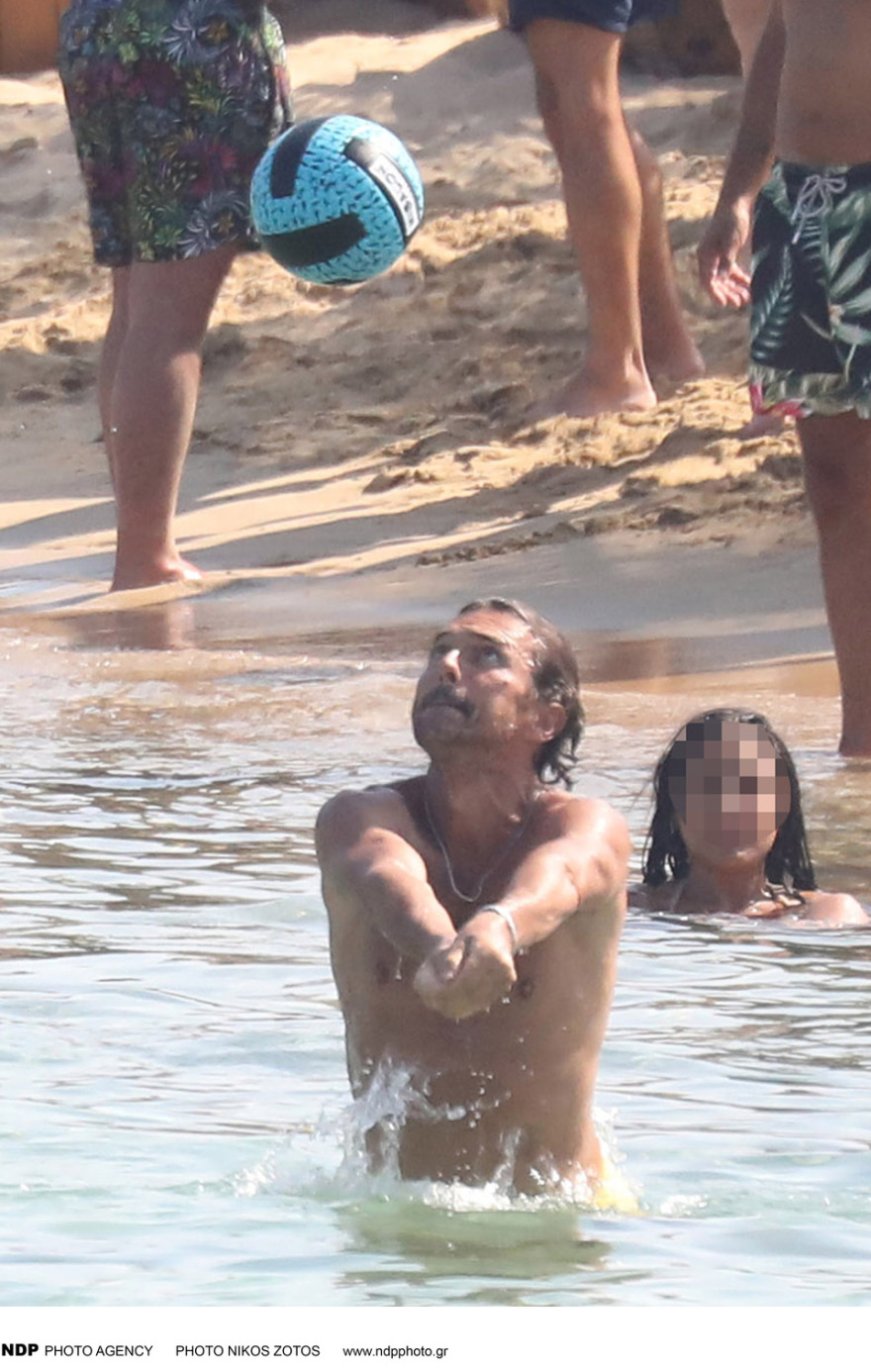 Ο Γουίλιαμ Αμπαντί κάνει διακοπές στη Μύκονο