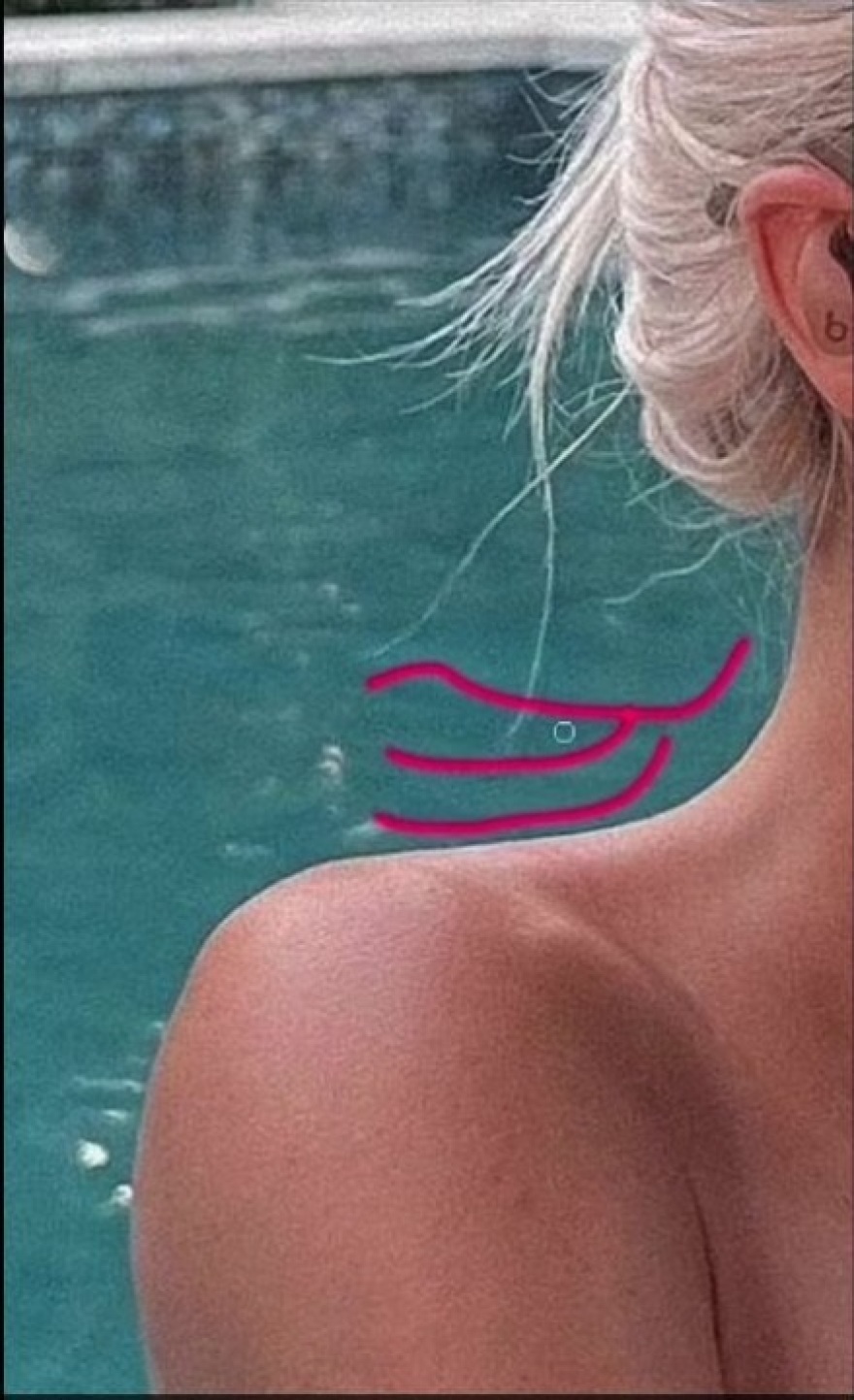 Η Κιμ Καρντάσιαν κάνει photoshop μέχρι και στον λαιμό