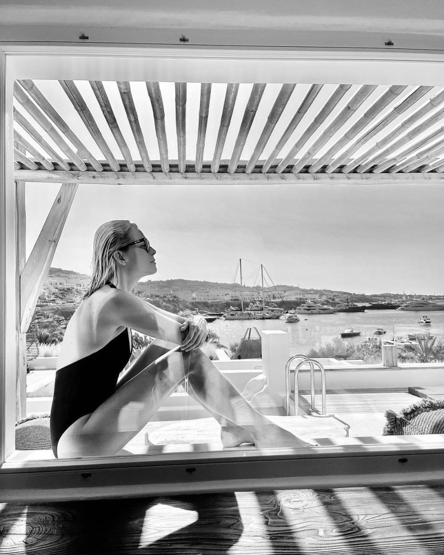 Βίκυ Καγιά: Ποζάρει με τα μαγιό της