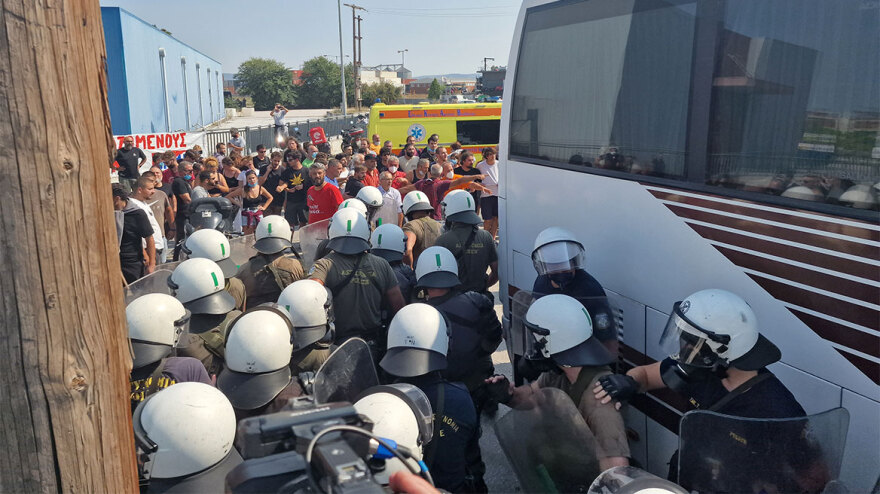 Θεσσαλονίκη: Δύο συλλήψεις για τα επεισόδια στη «Μαλαματίνα» - Τραυματίες τρεις αστυνομικοί, δύο διαδηλωτές στο νοσοκομείο