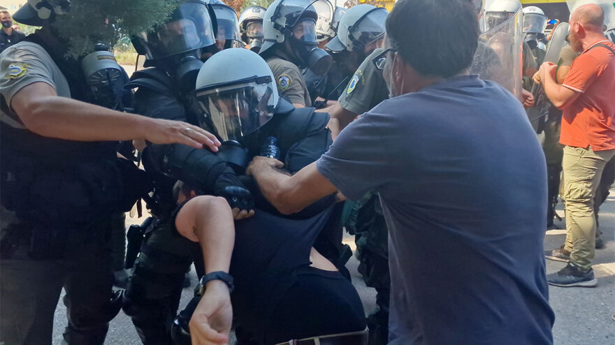 Θεσσαλονίκη: Δύο συλλήψεις για τα επεισόδια στη «Μαλαματίνα» - Τραυματίες τρεις αστυνομικοί, δύο διαδηλωτές στο νοσοκομείο