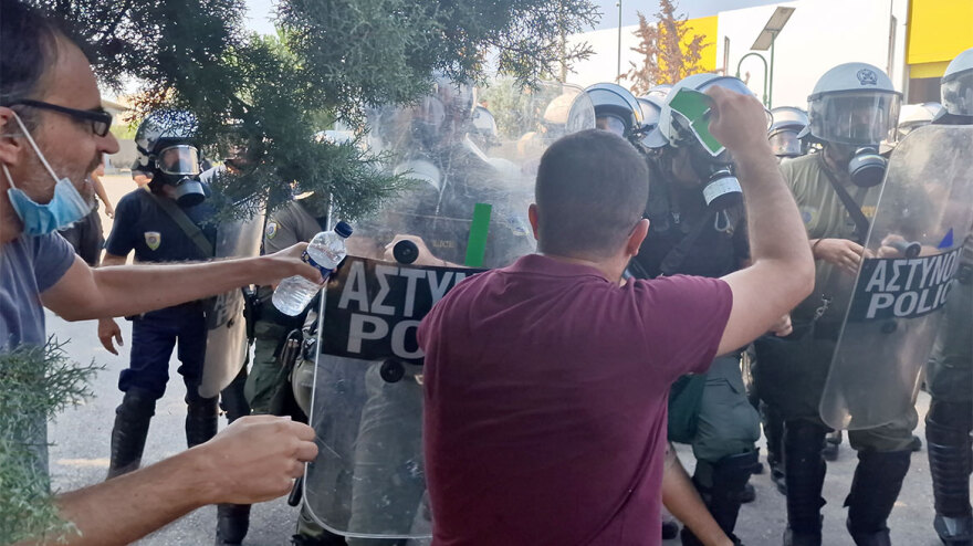 Θεσσαλονίκη: Δύο συλλήψεις για τα επεισόδια στη «Μαλαματίνα» - Τραυματίες τρεις αστυνομικοί, δύο διαδηλωτές στο νοσοκομείο