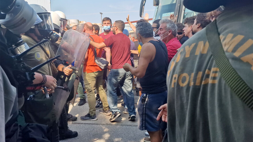 Θεσσαλονίκη: Δύο συλλήψεις για τα επεισόδια στη «Μαλαματίνα» - Τραυματίες τρεις αστυνομικοί, δύο διαδηλωτές στο νοσοκομείο