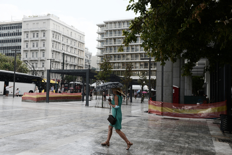 Καιρός: Καταιγίδα στο κέντρο της Αθήνας  - Μέχρι πότε θα διαρκέσει η μίνι κακοκαιρία