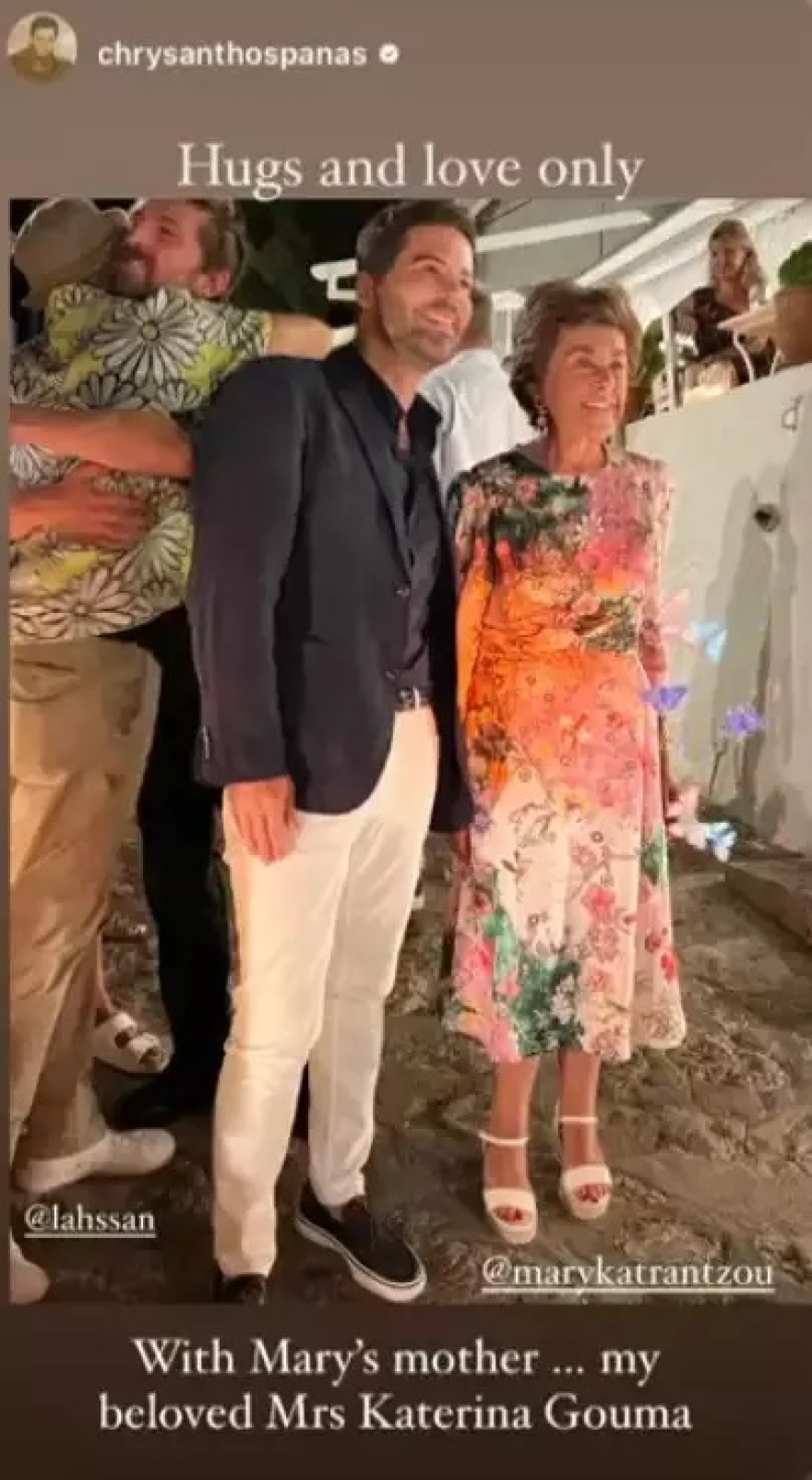 Ο Παύλος Γλίξμπουργκ χορεύει ζεϊμπέκικο λίγο πριν τη βάφτιση του γιου της Μαίρης Κατράντζου