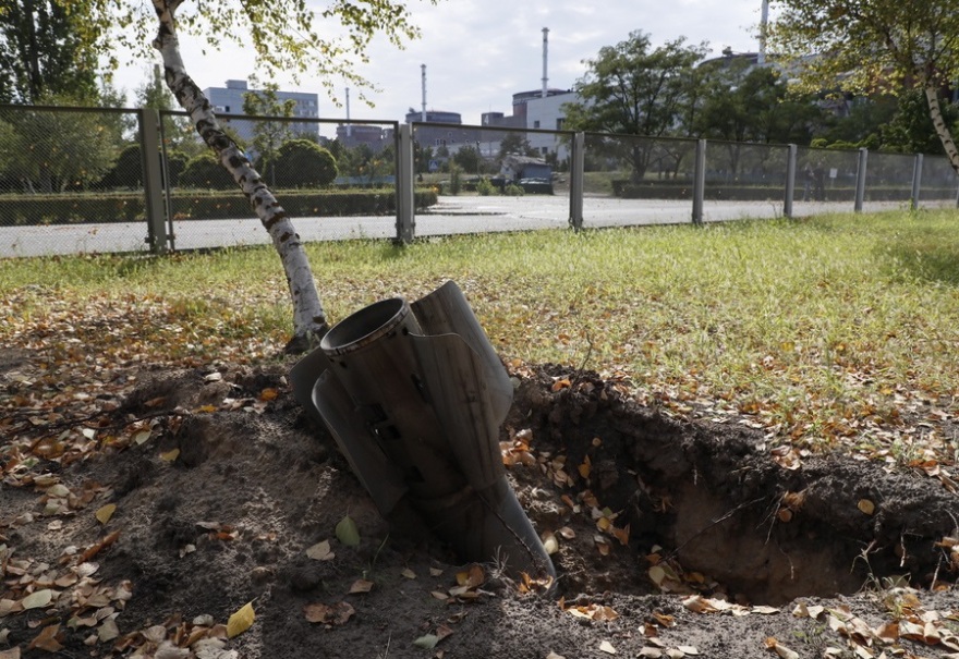 «Θα μείνουμε εδώ, η ακεραιότητα του σταθμού στη Ζαπορίζια παραβιάστηκε» λένε οι επιθεωρητές