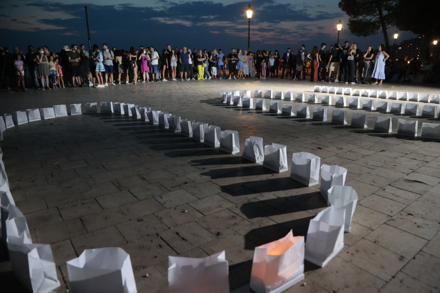 Συγκλονιστικές εικόνες στη Θεσσαλονίκη για τα 100 χρόνια από τη Μικρασιατική Kαταστροφή - Δείτε βίντεο και φωτογραφίες