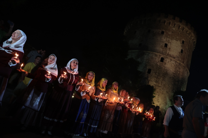 Συγκλονιστικές εικόνες στη Θεσσαλονίκη για τα 100 χρόνια από τη Μικρασιατική Kαταστροφή - Δείτε βίντεο και φωτογραφίες