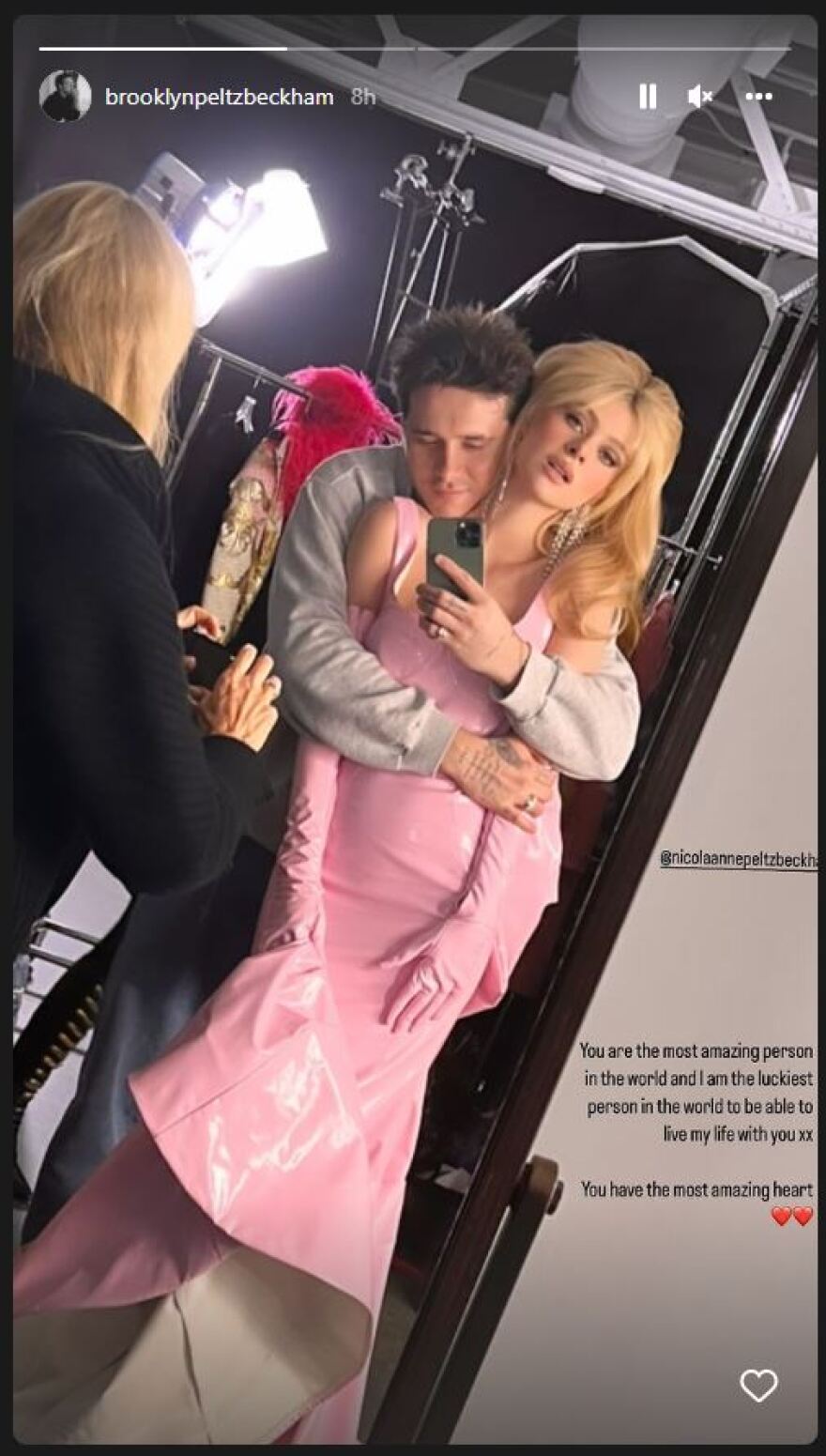 Μπρούκλιν Μπέκαμ σε Νίκολα Πελτζ: «Είσαι το πιο εκπληκτικό άτομο στον κόσμο»