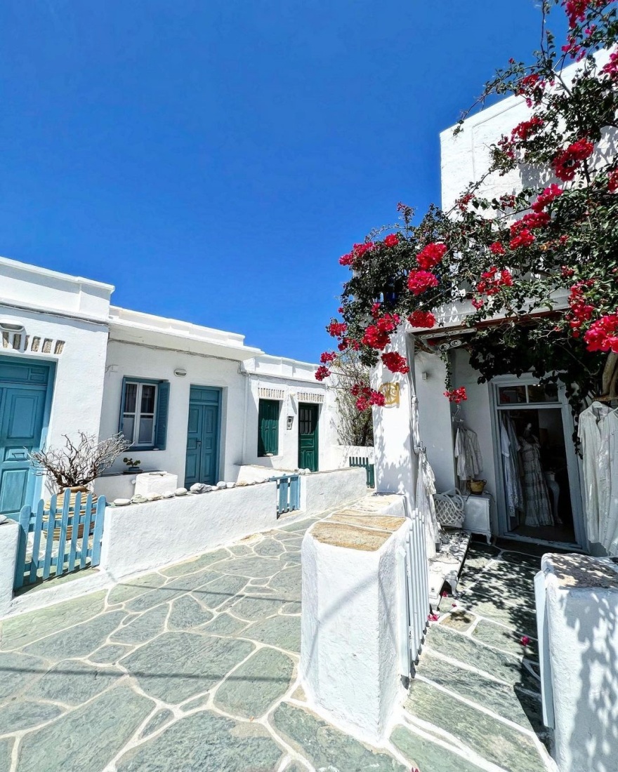 Η Ιωάννα Τριανταφυλλίδου αποχαιρετά το καλοκαίρι από τη Φολέγανδρο