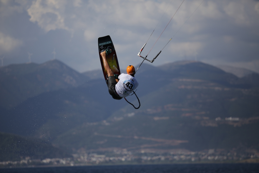 Πλούσιο θέαμα στην έναρξη του 1ου OPEN Πανελλήνιου Πρωταθλήματος Formula Kite