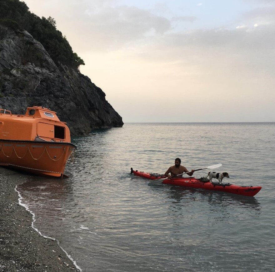 Triangle of Sadness: Στη Χιλιαδού η πρεμιέρα με πρωταγωνίστρια την αδικοχαμένη Τσάρλμπι Ντιν