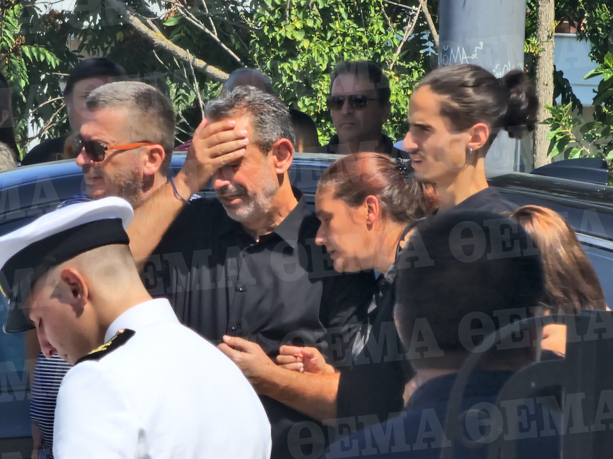 Λάρισα: Ράγισαν καρδιές στην κηδεία της 19χρονης Θάλειας 