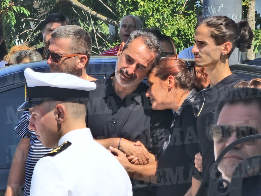 Λάρισα: Ράγισαν καρδιές στην κηδεία της 19χρονης Θάλειας 