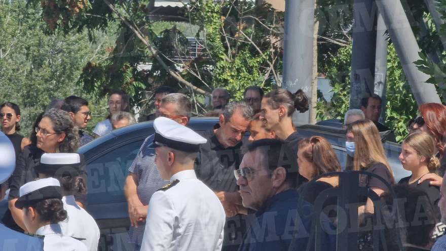 Λάρισα: Ράγισαν καρδιές στην κηδεία της 19χρονης Θάλειας 