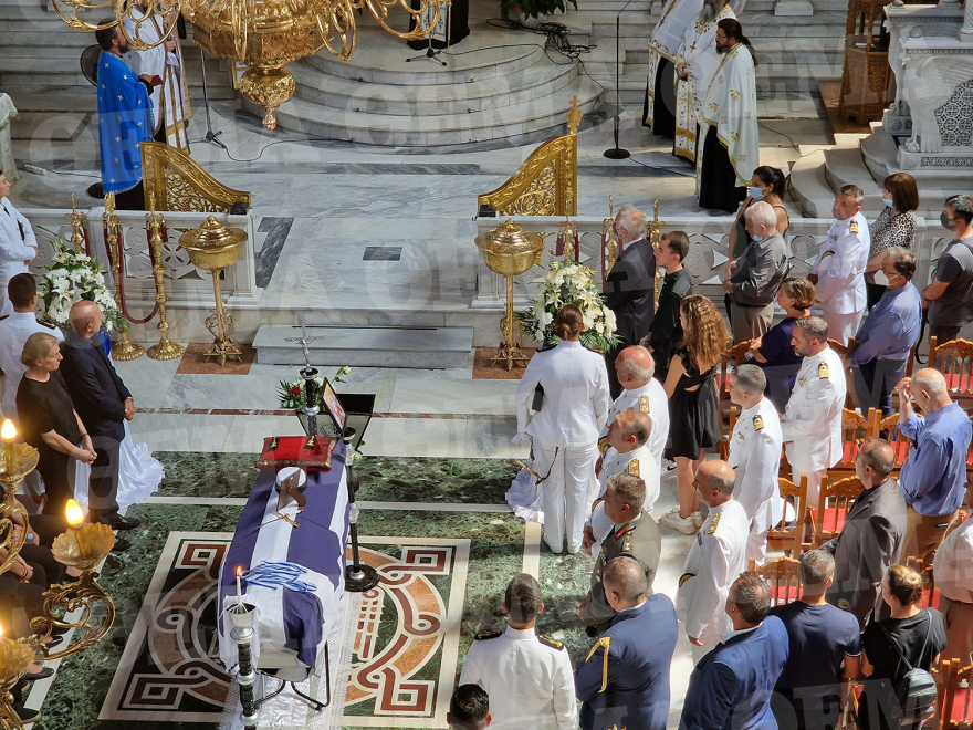Λάρισα: Ράγισαν καρδιές στην κηδεία της 19χρονης Θάλειας 