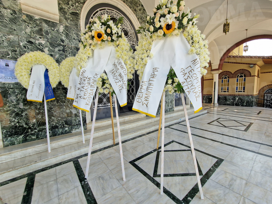 Λάρισα: Ράγισαν καρδιές στην κηδεία της 19χρονης Θάλειας 