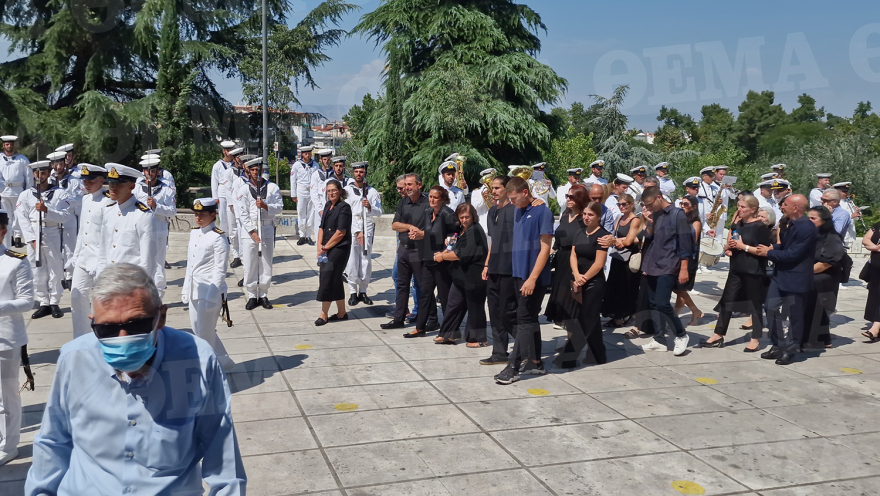 Λάρισα: Ράγισαν καρδιές στην κηδεία της 19χρονης Θάλειας 