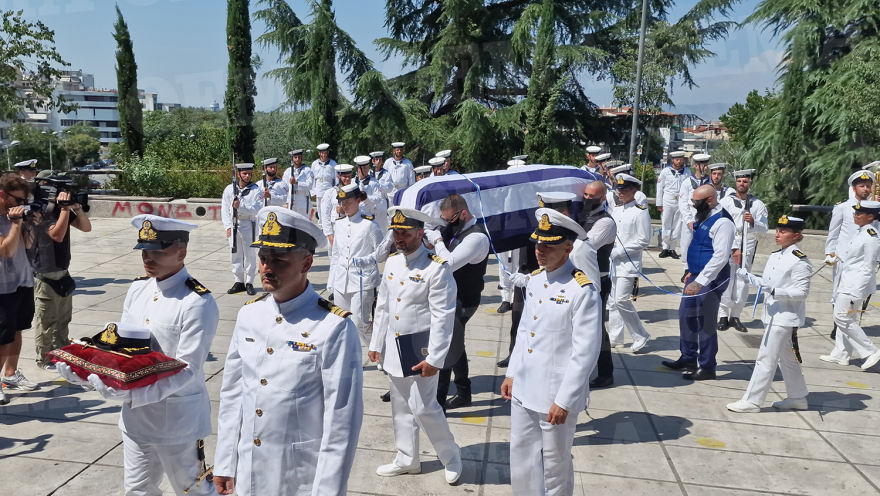 Λάρισα: Ράγισαν καρδιές στην κηδεία της 19χρονης Θάλειας 